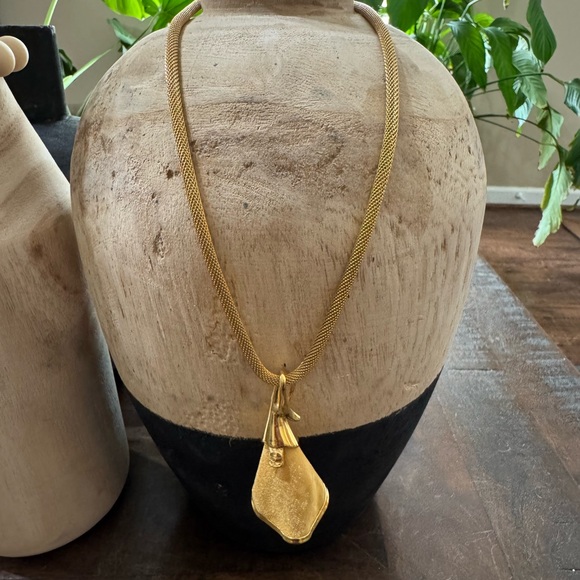 EUC Vintage Givenchy Gold mesh chain pearl flower necklace - Picture 1 of 15